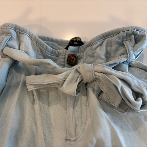 Aeropostale Light Blue High Waisted Light Jeans - Picture 3 of 5